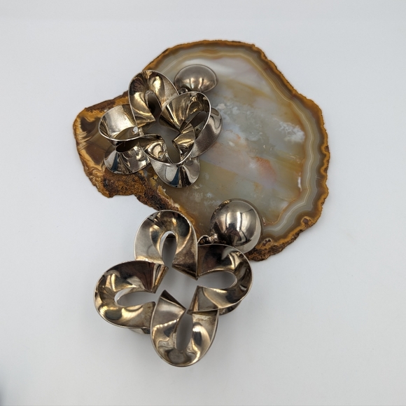 Vintage Stunning Sculptural Bow Design Statement Silver tone Clip on Earrings - Picture 8 of 10